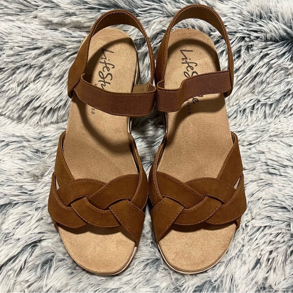 LifeStride Womens Zuri Tan Faux Leather Ankle Strap Shoes - Size 7.5